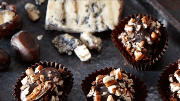 Bouchées de dattes au fromage bleu et chocolat noir